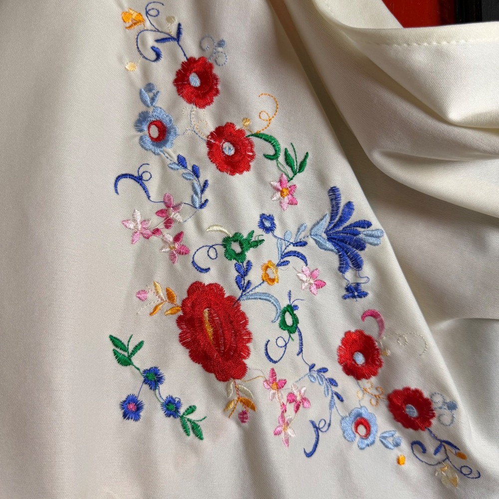VTG 70s Boho Cream Floral Embroidered Whimsy Prairie Fringe Hem Shawl One Size - Picture 12 of 13